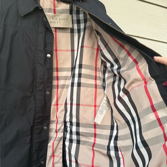 Burberry Brit Bowpark Raincoat in black - Picture 9 of 16